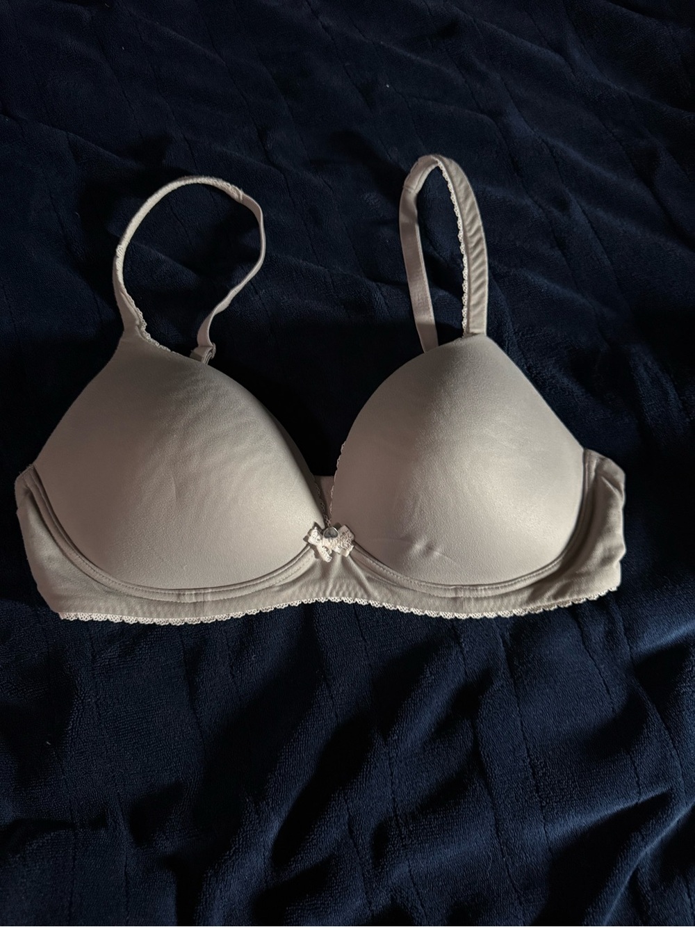 Victoria's Secret Body Padded no wire bra in 34D